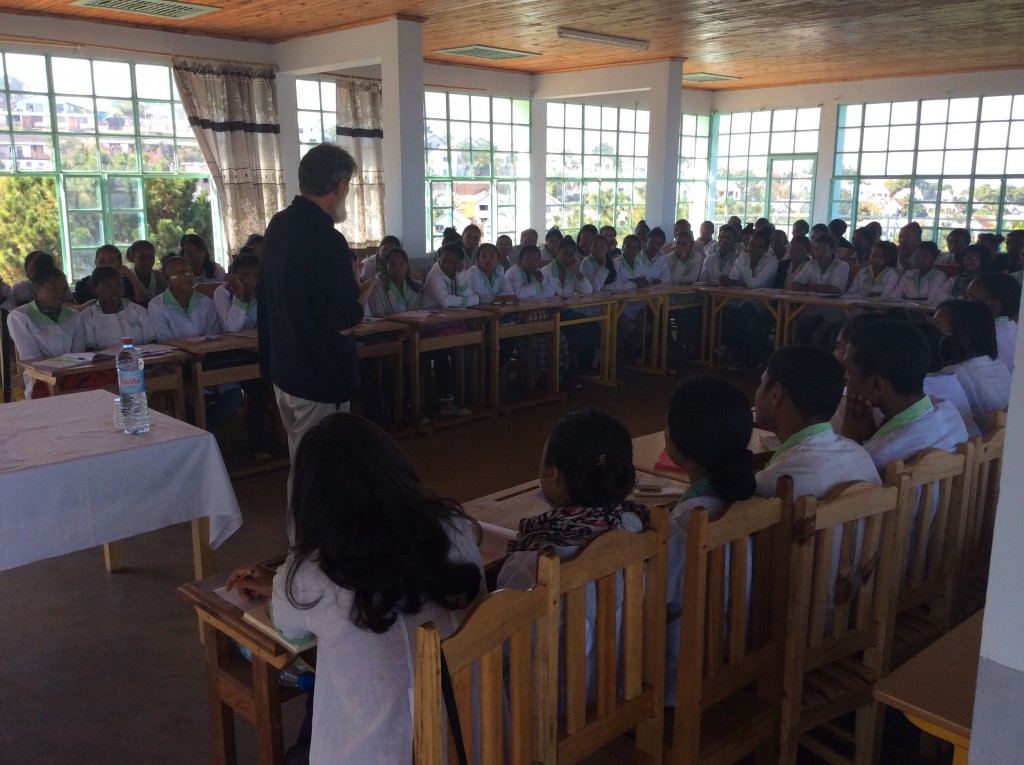 Père Pedro, école, éducation à Akamasoa