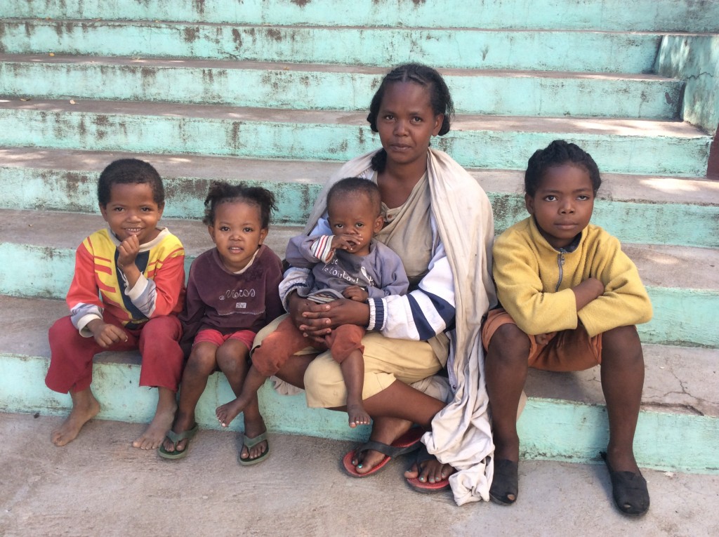 Père Pedro Akamasoa famille